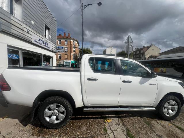 Toyota Hilux image 2