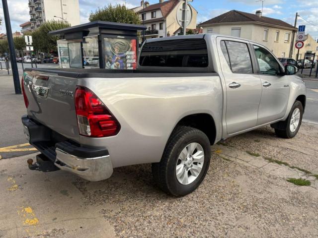 Toyota Hilux image 2