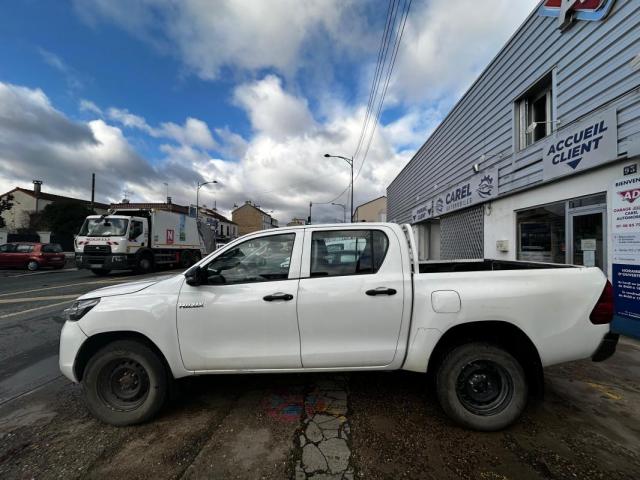 Toyota Hilux image 8
