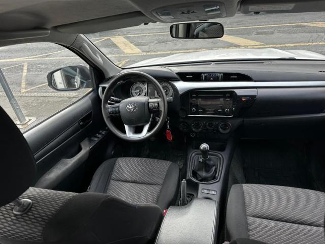 Toyota Hilux image 2