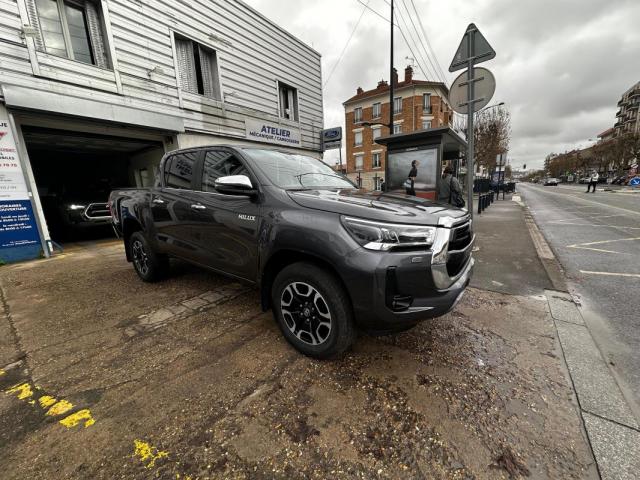 Toyota Hilux image 8