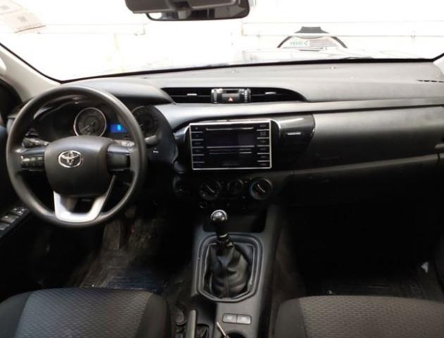 Toyota Hilux image 2