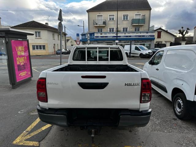 Toyota Hilux image 8