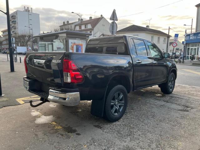 Toyota Hilux image 8