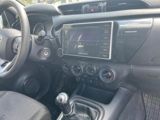 Toyota Hilux image 8
