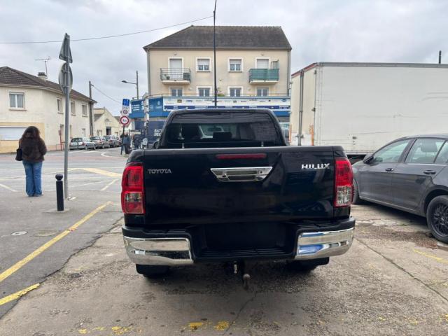 Toyota Hilux image 3