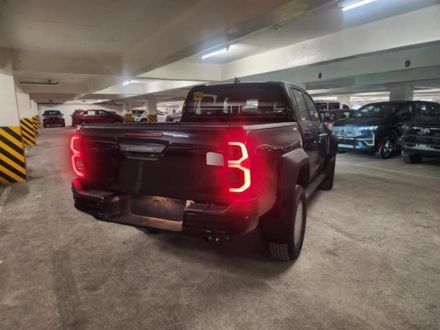 Toyota Hilux image 2