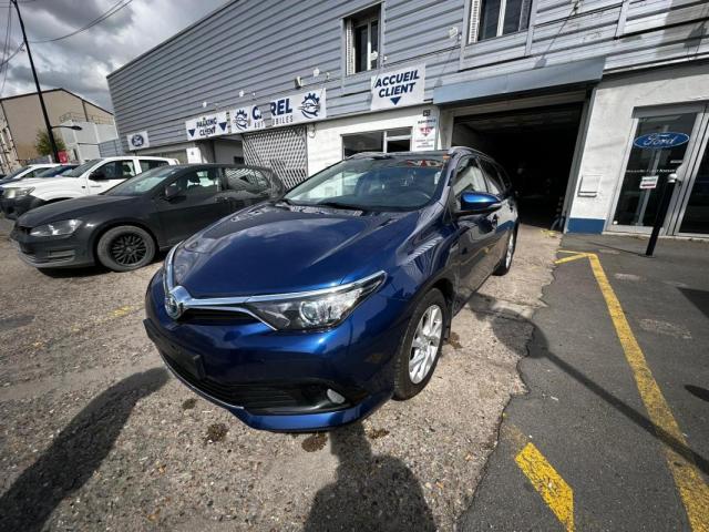 Toyota Auris image 2