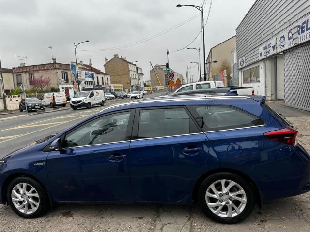 Toyota Auris image 1