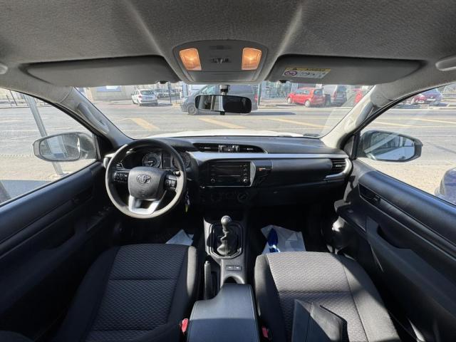 Toyota Hilux image 8
