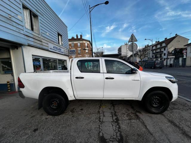 Toyota Hilux image 2