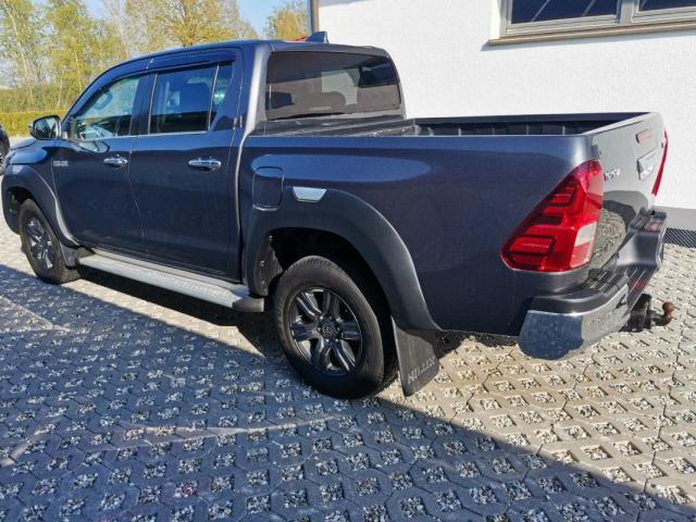 Toyota Hilux image 2