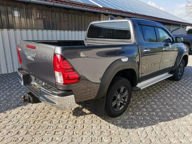 Toyota Hilux image 4