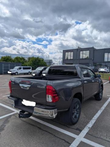 Toyota Hilux image 1