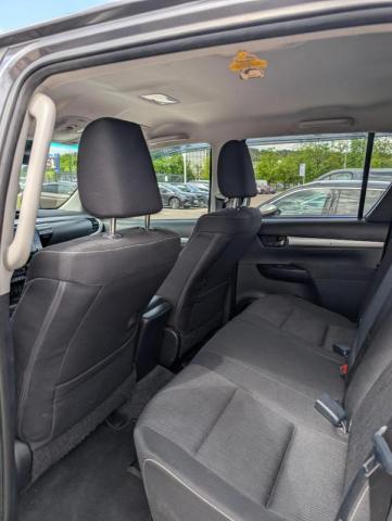 Toyota Hilux image 2