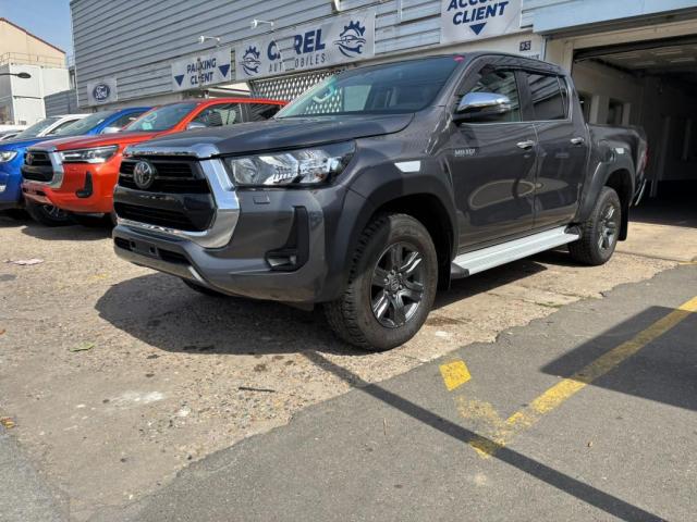 Toyota Hilux image 2