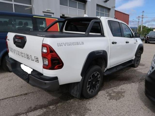 Toyota Hilux image 2