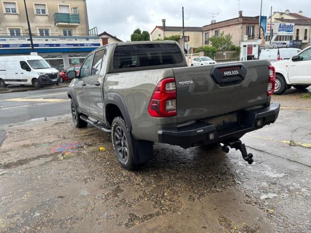 Toyota Hilux image 2
