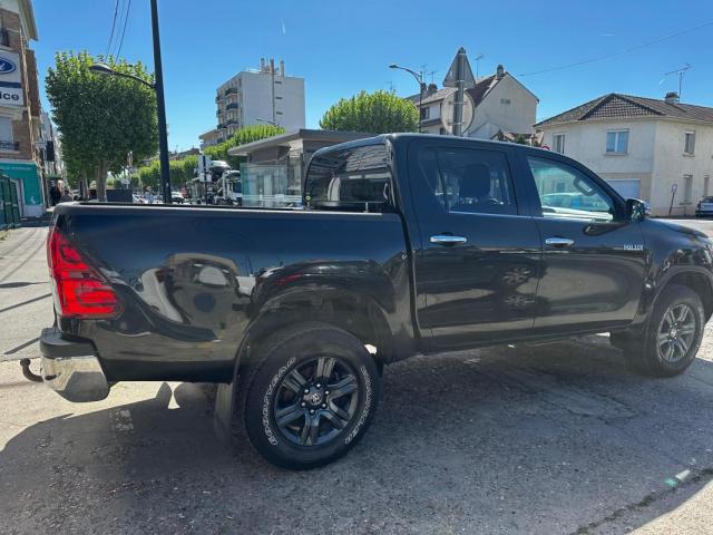 Toyota Hilux image 2