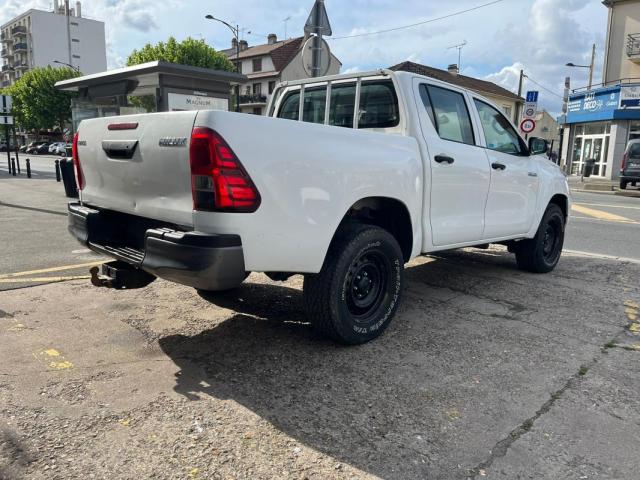 Toyota Hilux image 2
