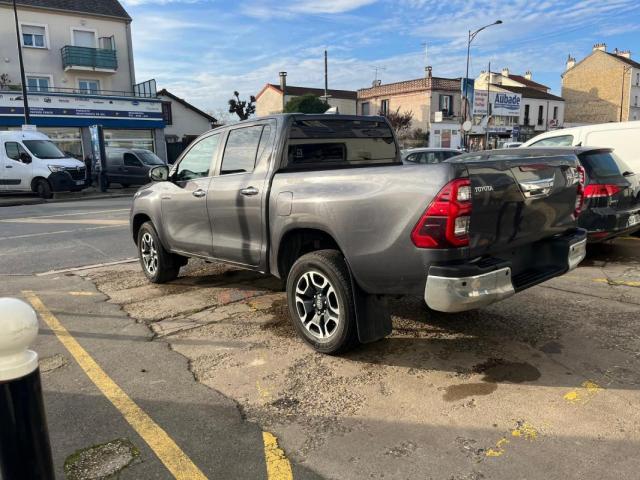 Toyota Hilux image 2