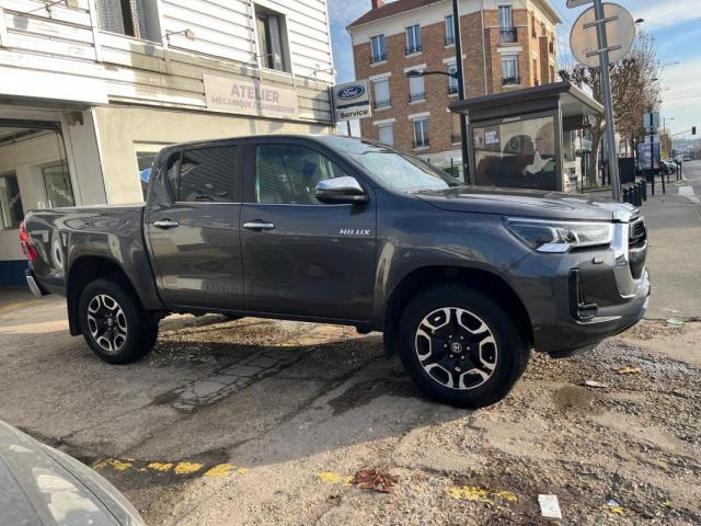Toyota Hilux image 8