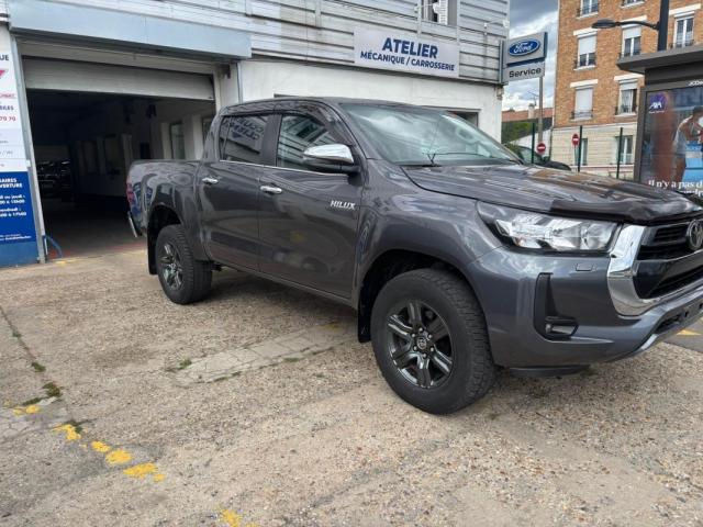 Toyota Hilux image 8