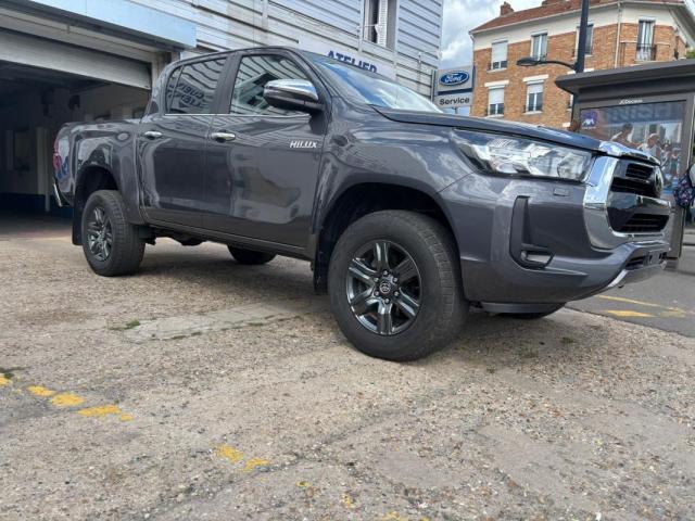Toyota Hilux image 2