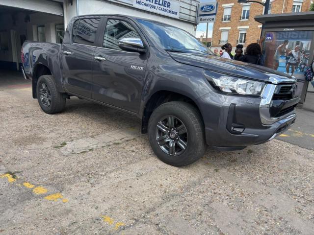 Toyota Hilux image 8
