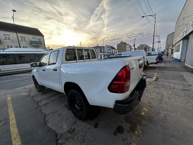 Toyota Hilux image 2