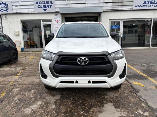 Toyota Hilux image 8