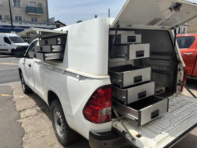 Toyota Hilux image 2