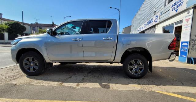 Toyota Hilux image 2