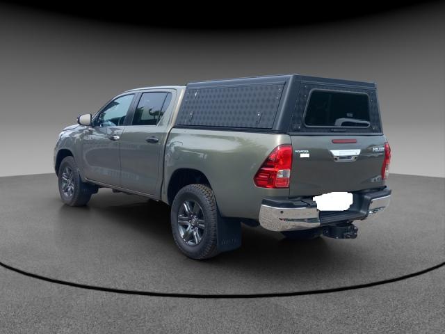 Toyota Hilux image 2