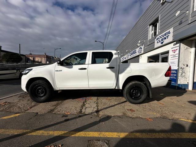 Toyota Hilux image 8