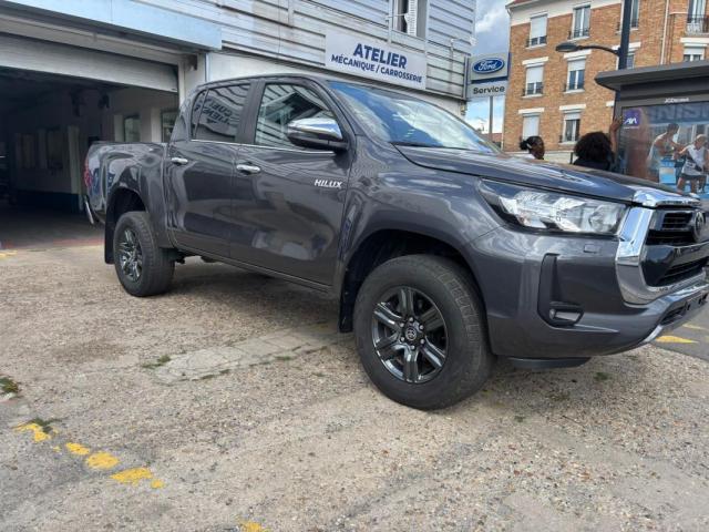 Toyota Hilux image 2