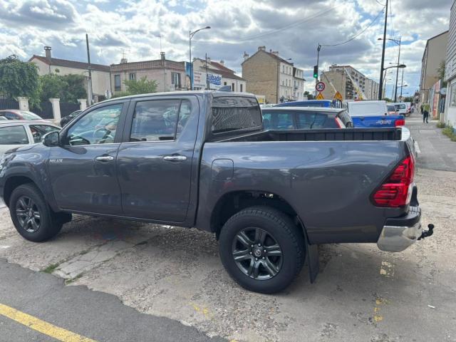 Toyota Hilux image 8