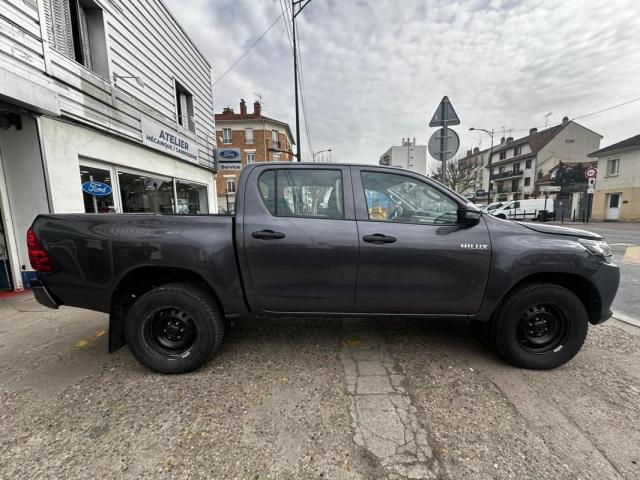 Toyota Hilux image 2