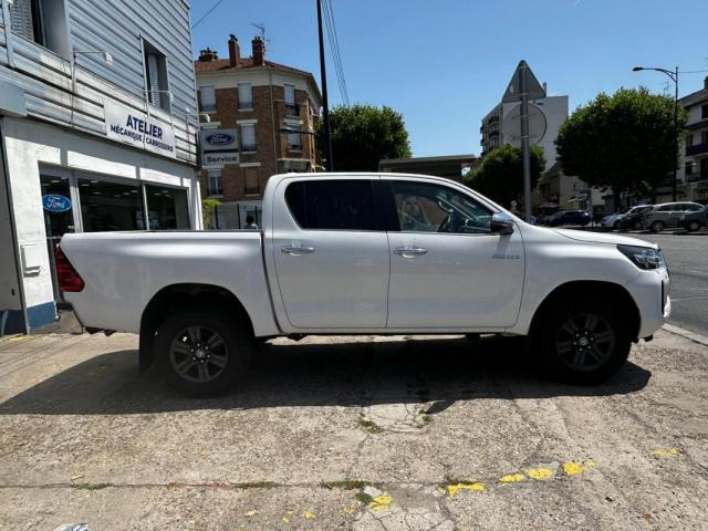 Toyota Hilux image 8