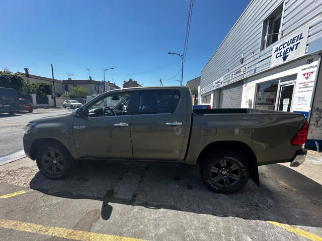 Toyota Hilux image 2