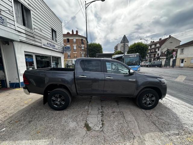 Toyota Hilux image 8