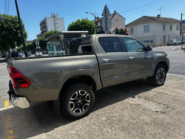 Toyota Hilux image 8