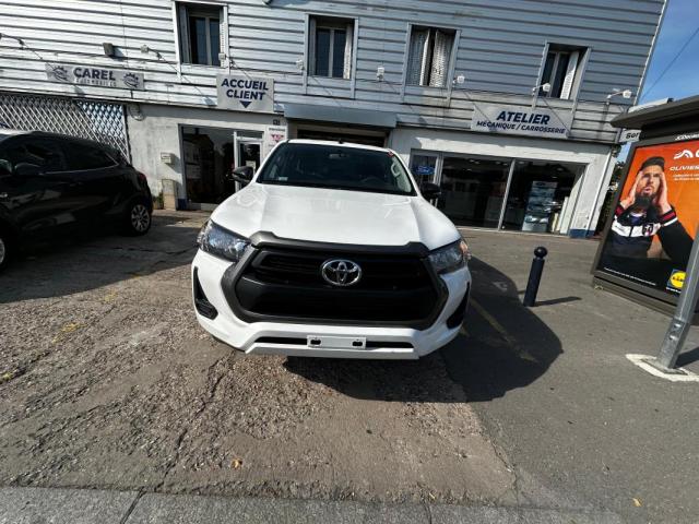 Toyota Hilux image 2