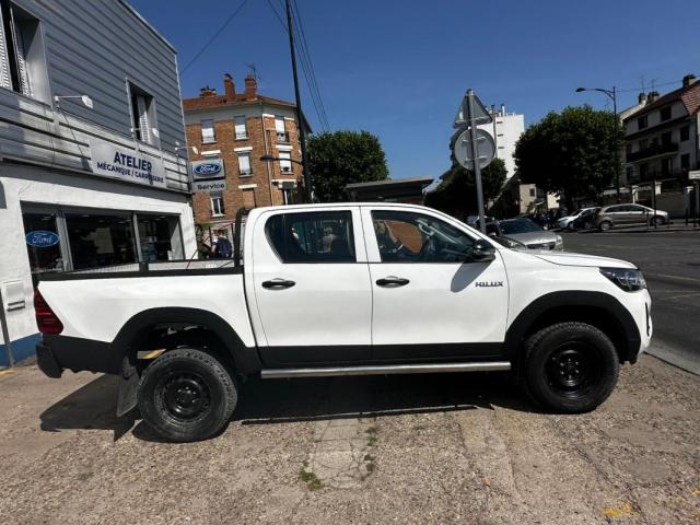 Toyota Hilux image 2