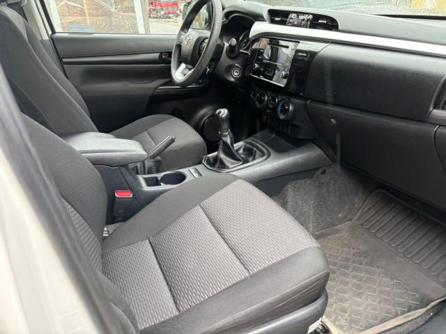 Toyota Hilux image 3