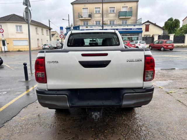 Toyota Hilux image 9