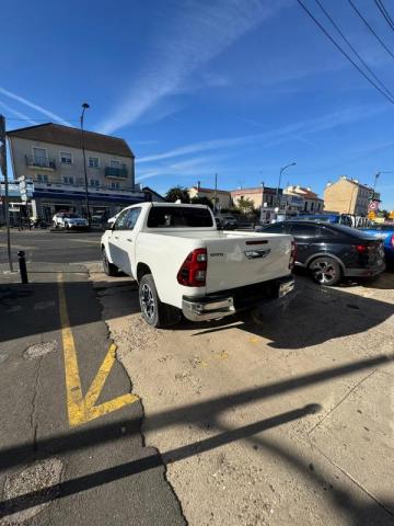 Toyota Hilux image 8