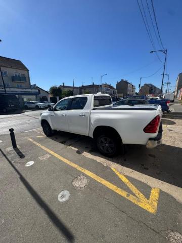 Toyota Hilux image 4