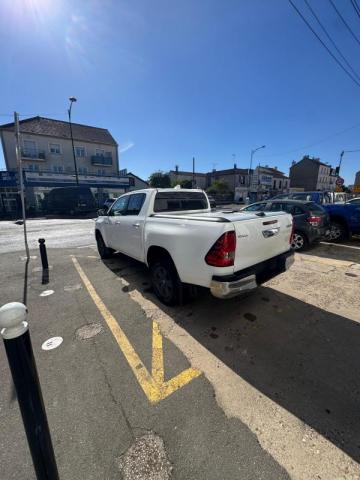 Toyota Hilux image 8