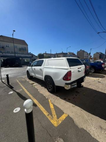 Toyota Hilux image 1